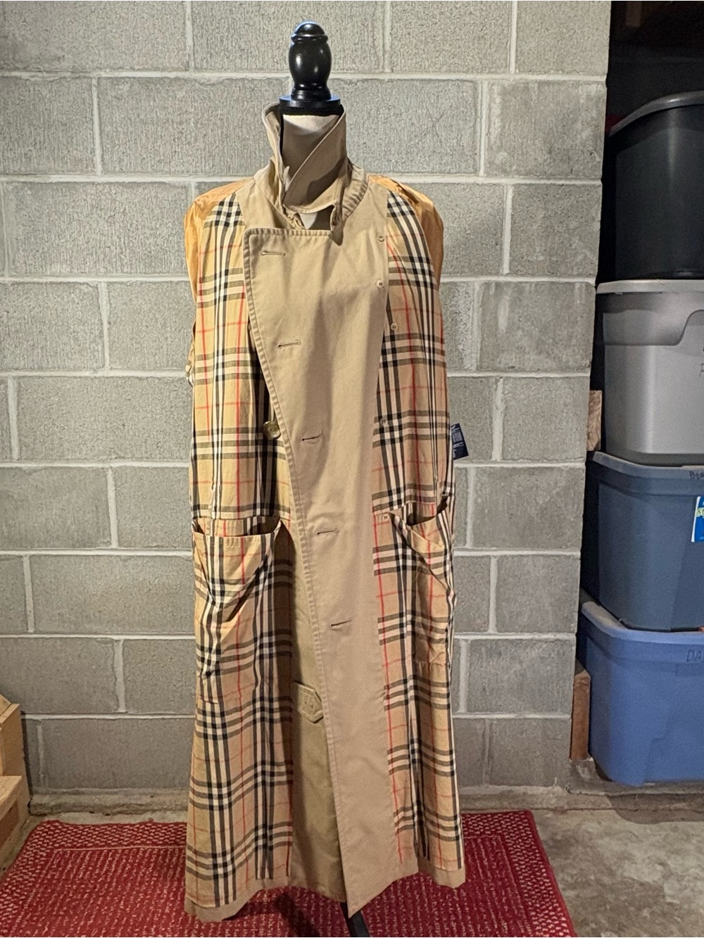 Burberry trench coat. - Picture 9 of 15